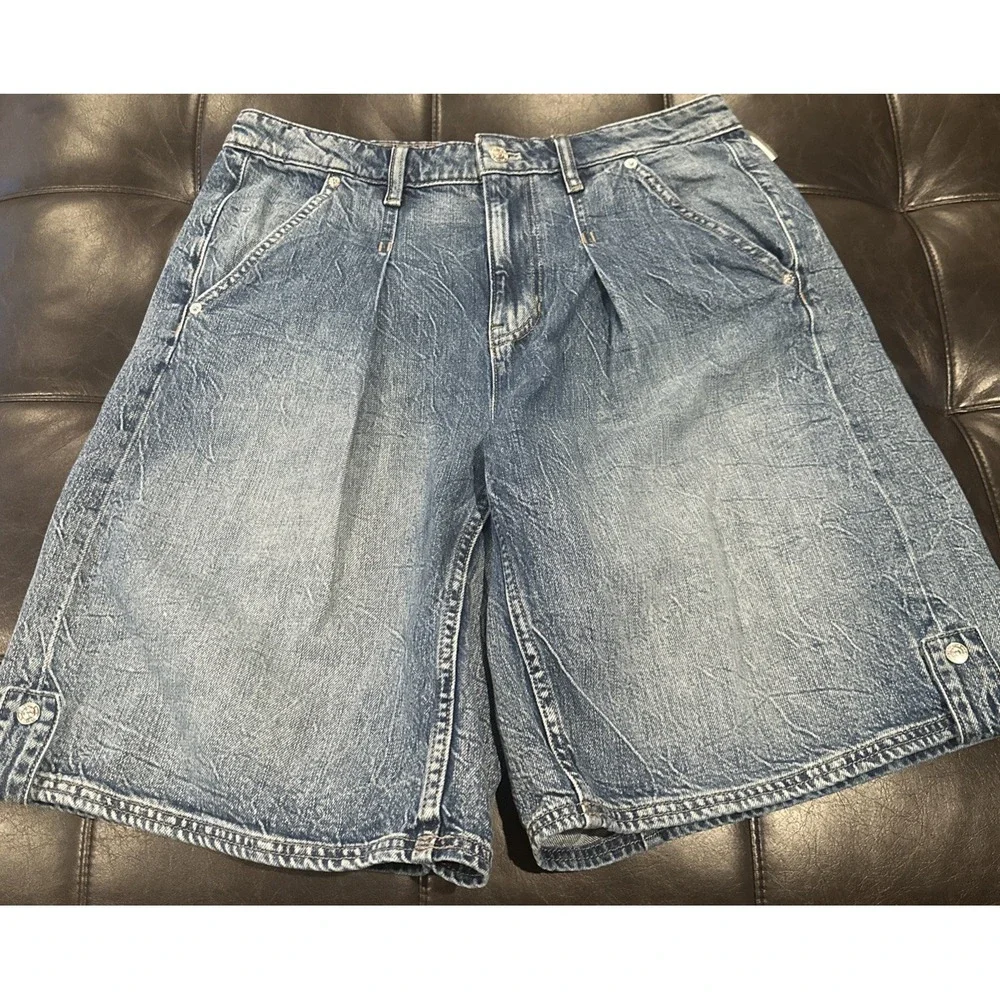 We The Free People Size 31 Rue Denim Long Shorts Mid Rise Pleated Vintage Blue